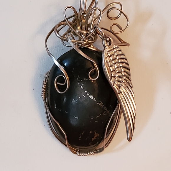 Elite Noble Shungite Wire Wrapped Necklace w Feather Charm - Picture 3 of 9